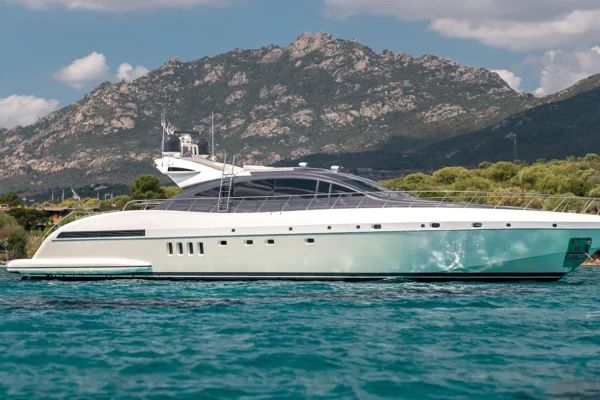 Mangusta_92_yacht_charter 1