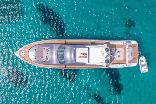 Mangusta_92_yacht_charter 11