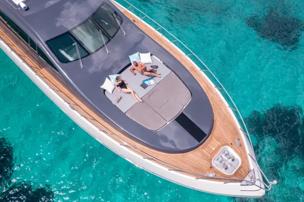 Mangusta_92_yacht_charter 4