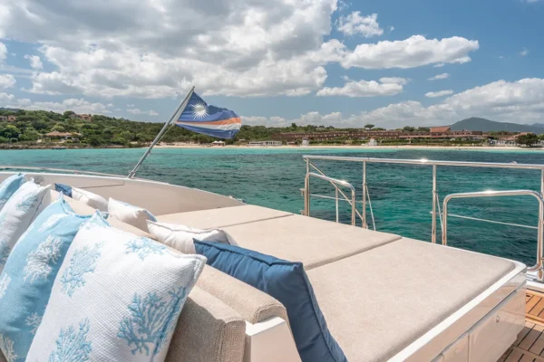 Mangusta_92_yacht_charter 7