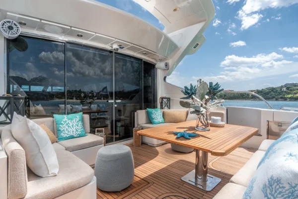Mangusta_92_yacht_charter 8