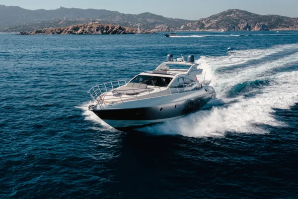 Azimut 68S